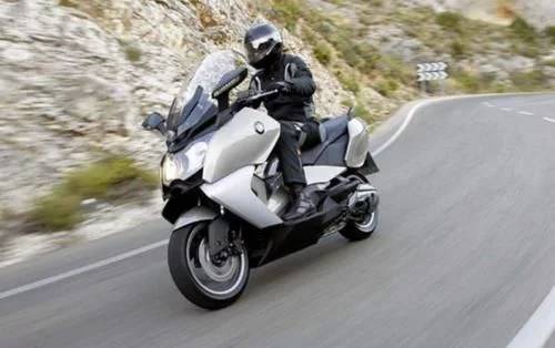 Who is more suitable for long-distance motorcycle travel, big pedal or ...