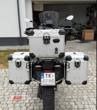 BMW Motorcycle Auxiliary Fuel Tank Made of PE Material for BMW R1300GS (15L) Two tanks Each tank is 7.5L Gas Tank Fits Tourateck/ Loboo Racks Make a Note for Brand Racks. If BMW R1300GS ADV, Price includes Luggage Racks, can hold aluminum cases.